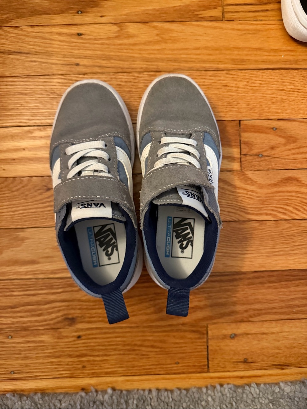 Vans Men’s Gray and Navy Casual Low-Top Sneakers